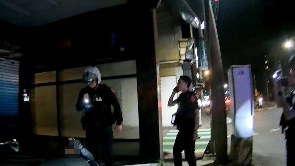 通緝男違規跑給警察追 自撞騎樓被逮