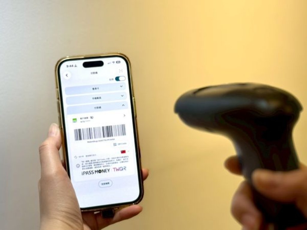 一支APP搞定吃喝購 iPASS MONEY攜手摩斯漢堡、momo、全國電子、NET使用支付享回饋