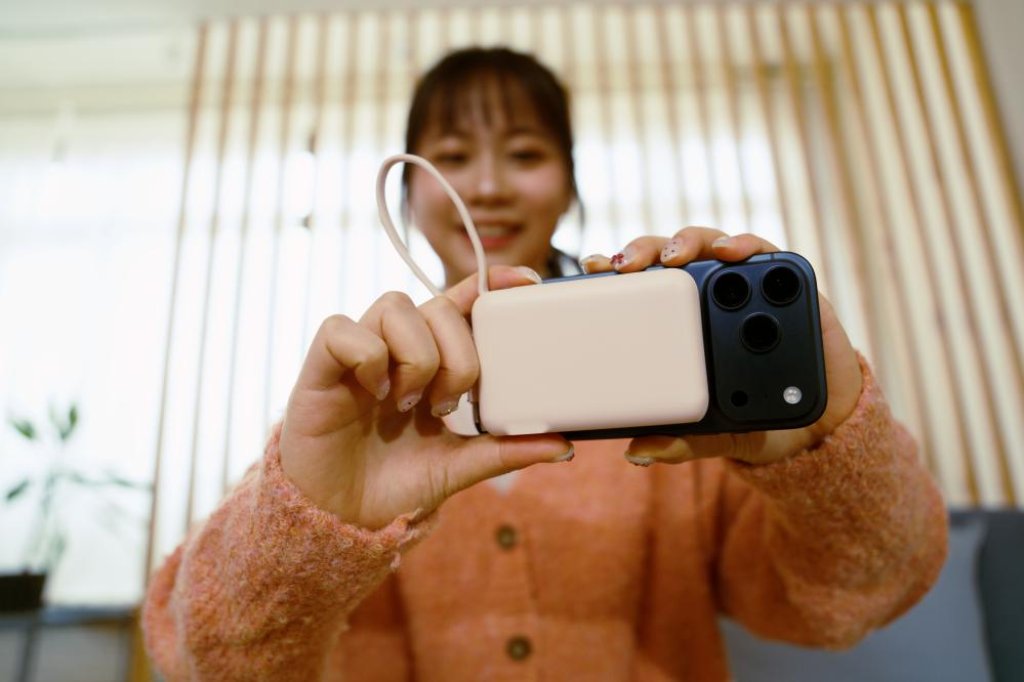 隨手吸附開啟極簡充電新提案　aircolor「雲朵系」35W全能充極輕量磁吸設計結合一機多用告別電量焦慮