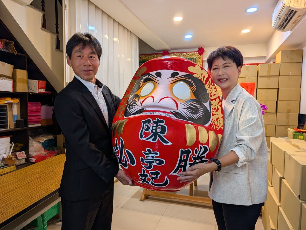 日本高崎市農政團隊訪台南 贈陳亭妃達摩預祝高票當選 