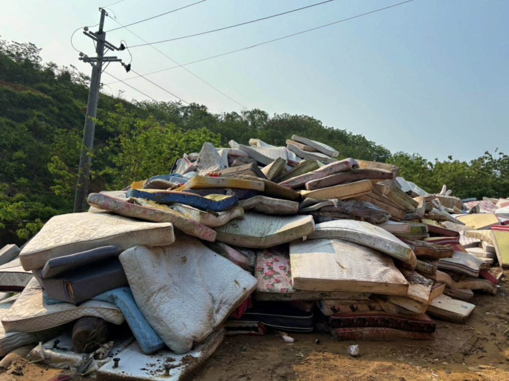 苗栗市編列60萬啟動廢彈簧床清運　改善掩埋場堆置