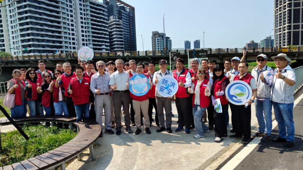 經濟部水利署視察「老街溪芝和橋至領航南橋治理工程」及智慧防汛整備訪視