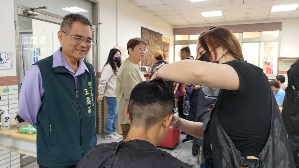 工會攜手送暖 義剪服務關懷弱勢族群打造溫馨社會