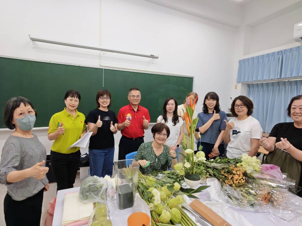 南市勞工局曾文園區開辦生活花藝課程 學員親手創作體驗美學生活