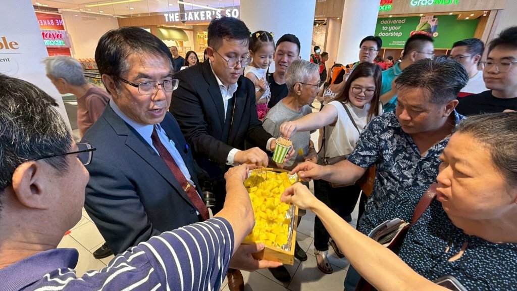 台南鳳梨首登馬來西亞 市長黃偉哲拼命訪檳城推廣