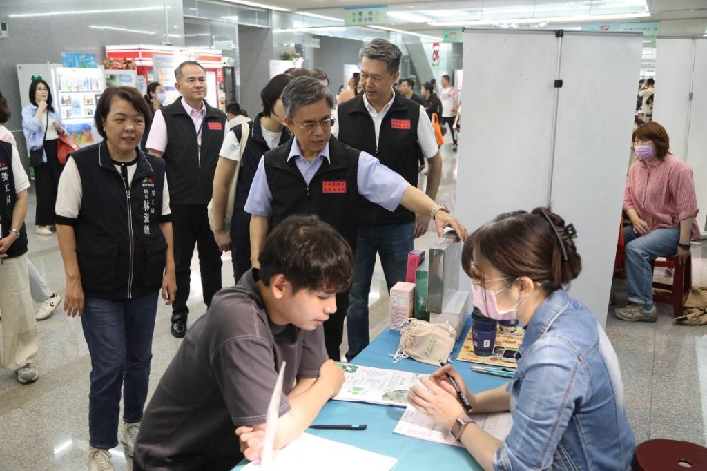中科園區廠商聯合徵才　中科管理局聯手中市勞工局邀請27家廠商徵才釋出逾1200個職缺媒合率高達6成