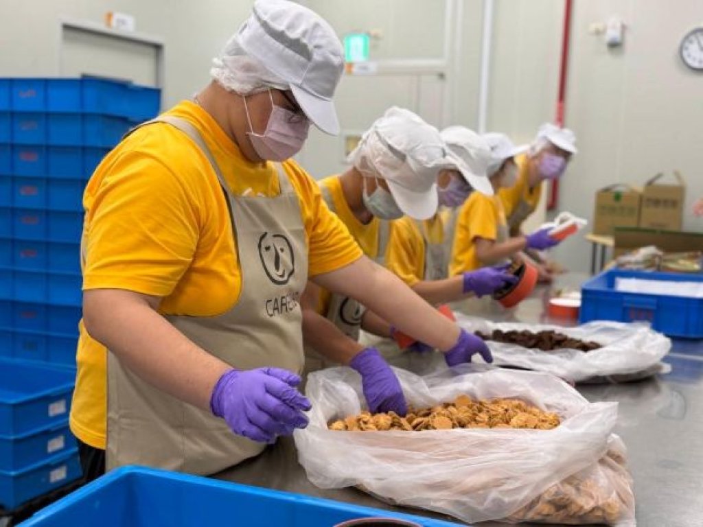 百萬YouTuber HowHow開箱喜憨兒庇護工場