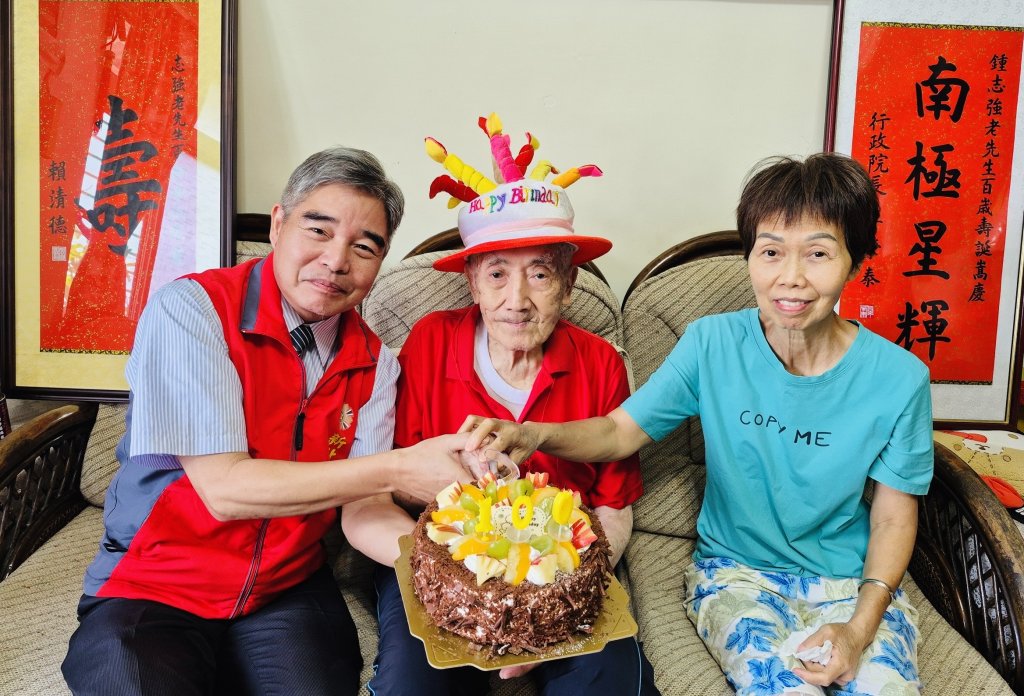 新北百歲榮民壽辰 榮服處長登門祝壽 老前輩大談長壽之道