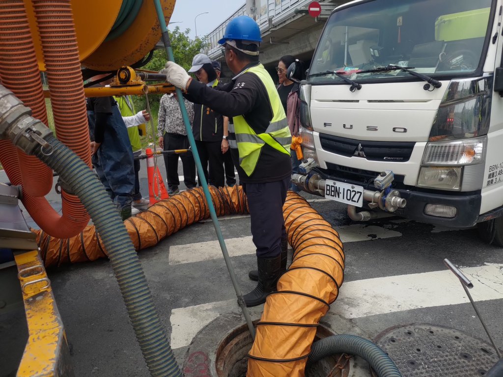 嚴防汛期強降雨 南區區長蕭琇華率隊視察轄內防汛整備作業