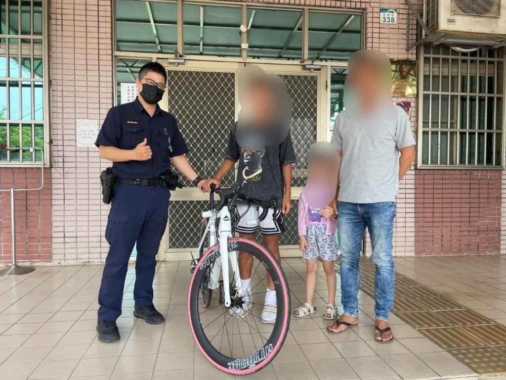  小港警鍥而不捨追查  過濾數十支監視器成功尋回失竊腳踏車