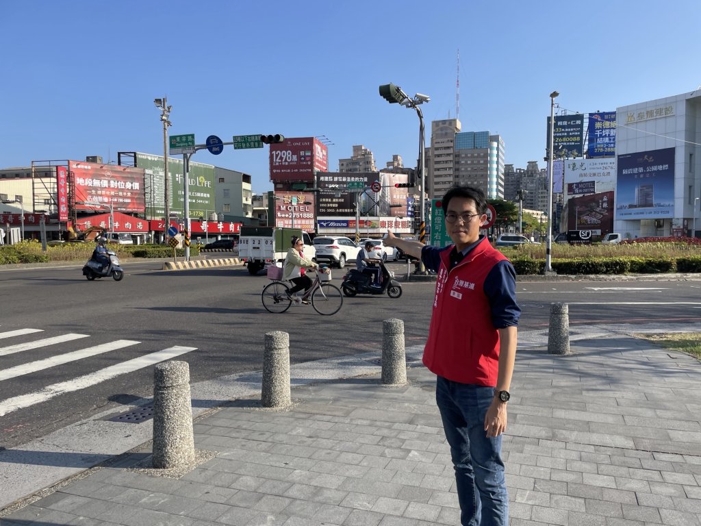 李宗霖要求市府後甲圓環檢討花圃與分隔島配置