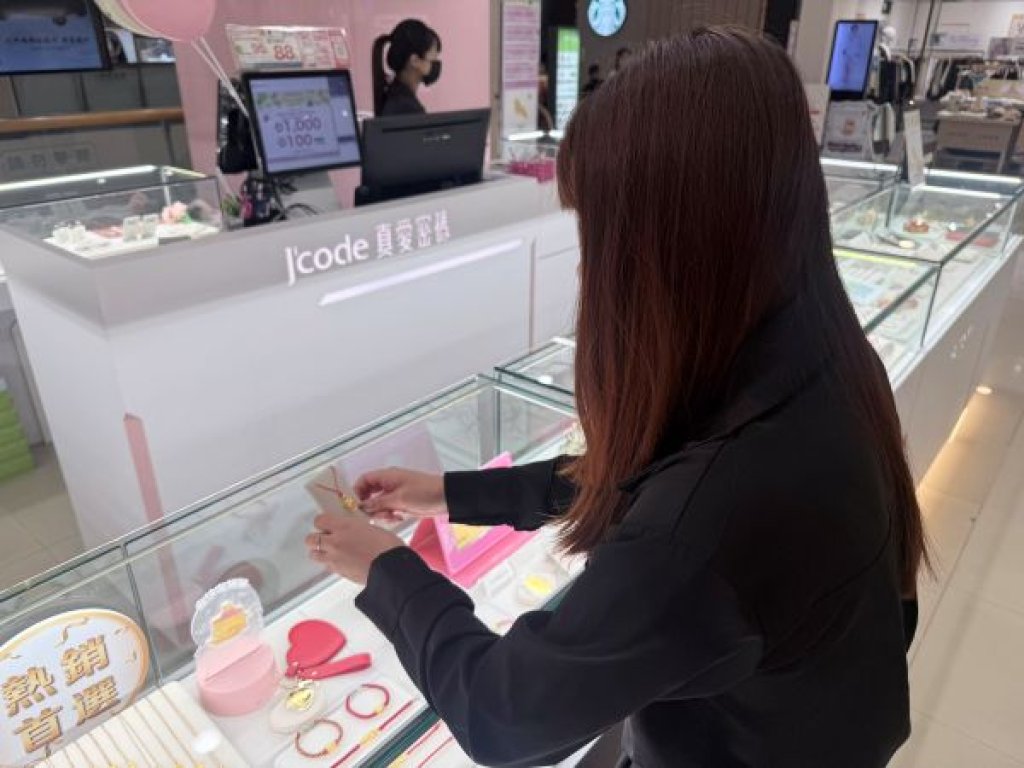 Global Mall 母親節首波業績紅盤 加碼17%高回饋 買金飾、抽迪  士尼郵輪 全台獨家商品破千項 家電、服飾和化妝品等熱銷品吸睛