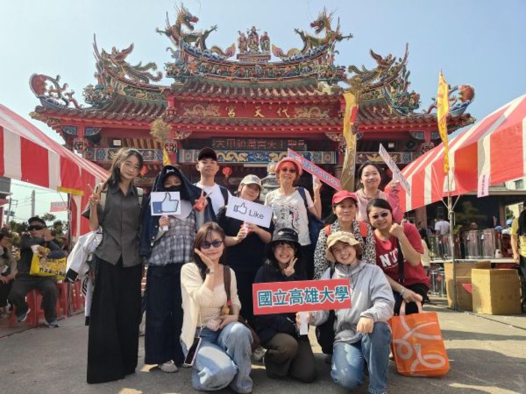 外籍生變身一日香燈腳 高雄大學師生參與大甲媽祖遶境 體驗文化信仰