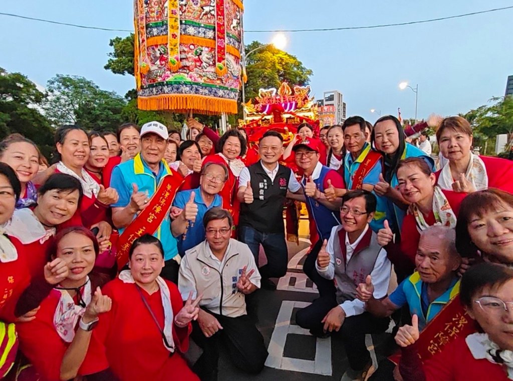草漯保障宮媽祖進香回鑾　蘇俊賓扛老祖神轎體驗百年遶境文化