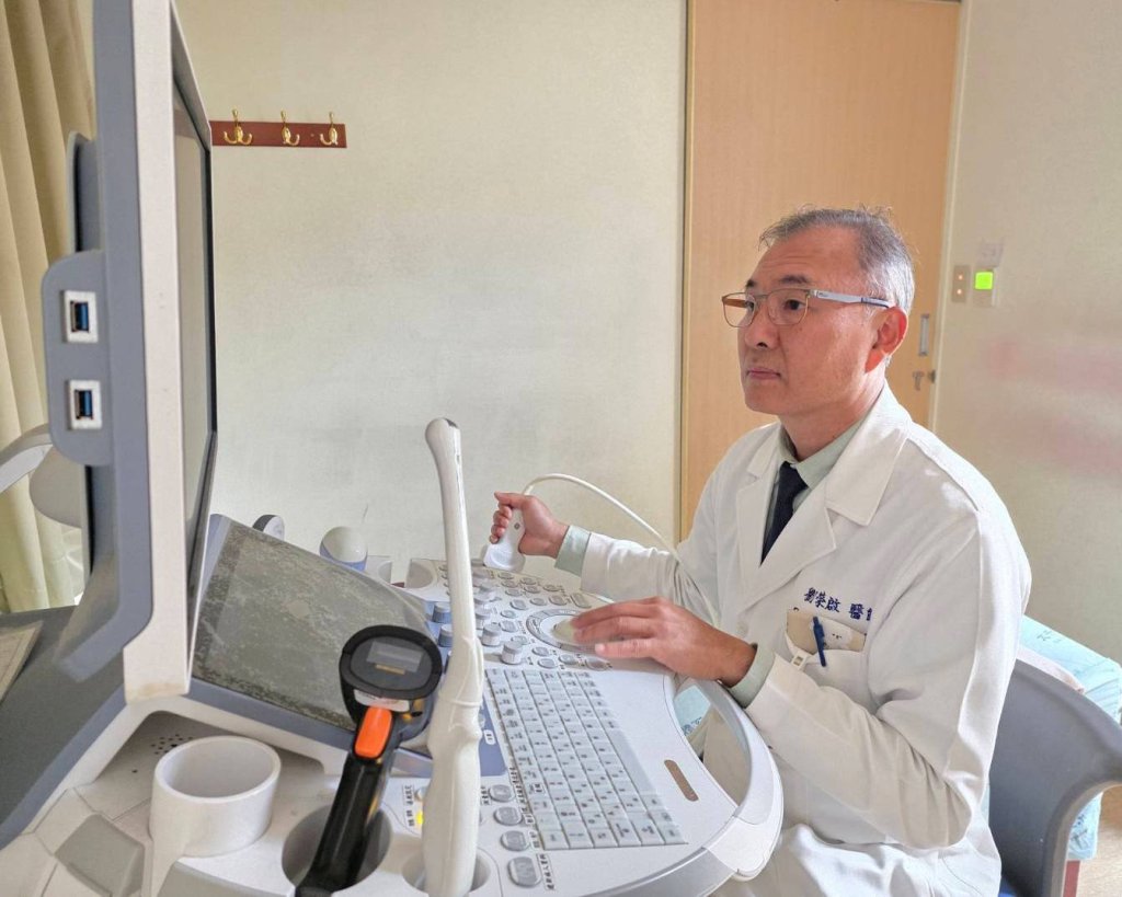 腹脹食慾差竟藏16公分巨瘤！ 44歲女確診「同步雙癌」