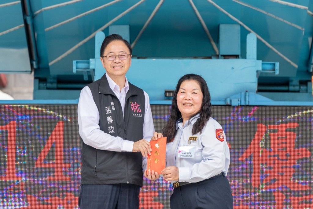 平鎮區新榮里七度獲治安績優社區　張善政肯定警民協力效益