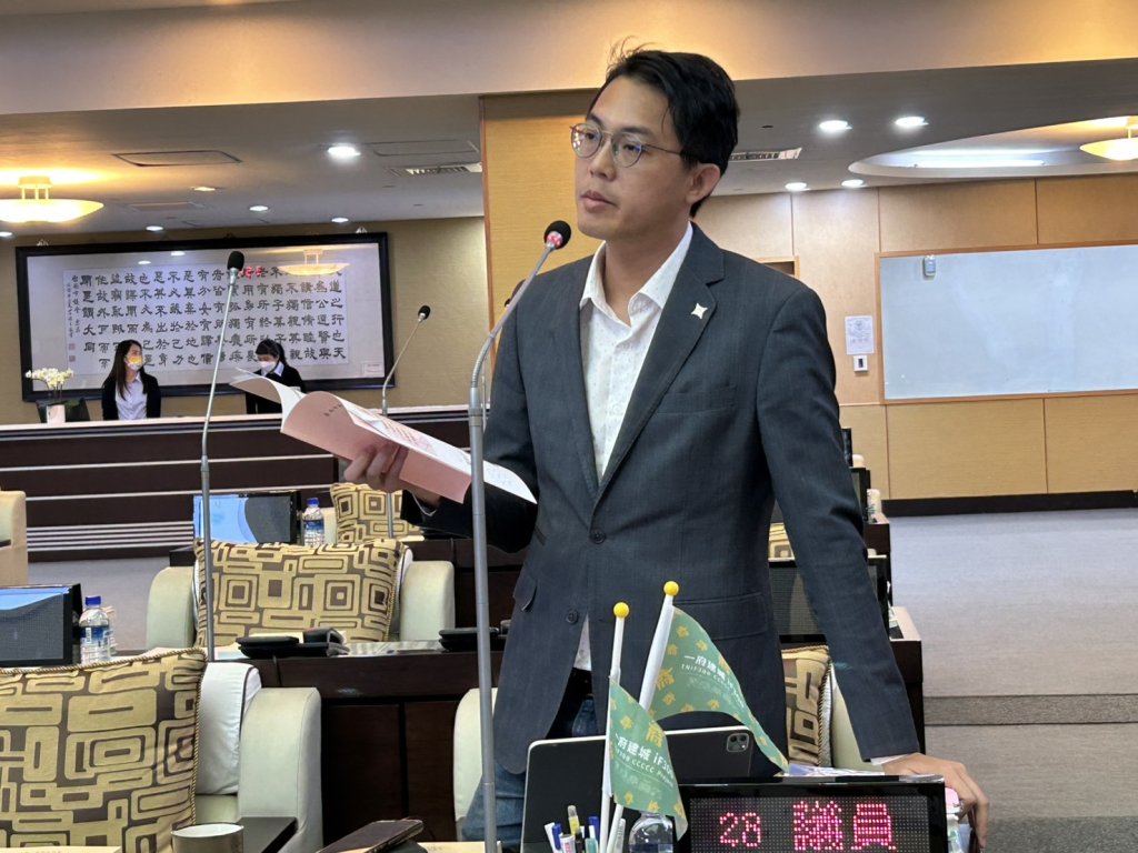 議員李宗霖批台南教師慘兮兮！午秘事多沒加給 課輔費六都最低做功德！