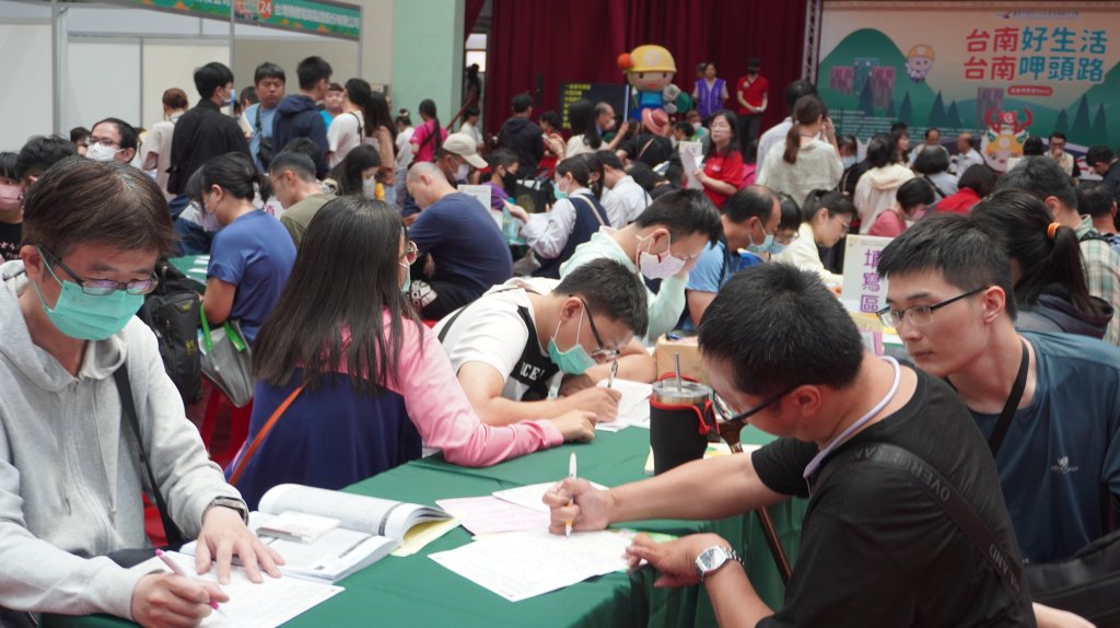 勞工局推動多元就業服務措施 協助市民重返職場成功就業