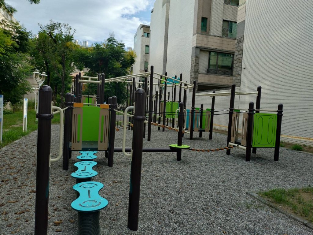 東區崇成公園人行步道及綠帶改善工程5/4起動工 