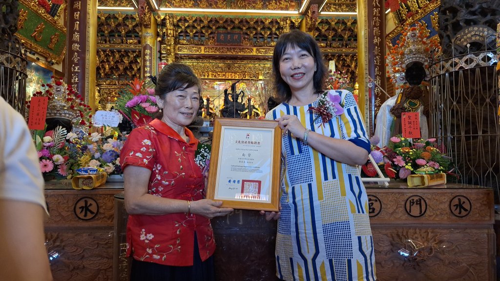 「南管」黃美美藝師獲認定文資保存者 文化局長黃雅玲親頒證書
