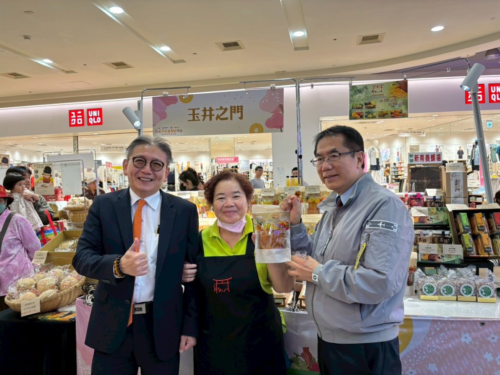 花現台南鳳梨好滋味！黃偉哲到遠百花蓮店推廣台南優質農產