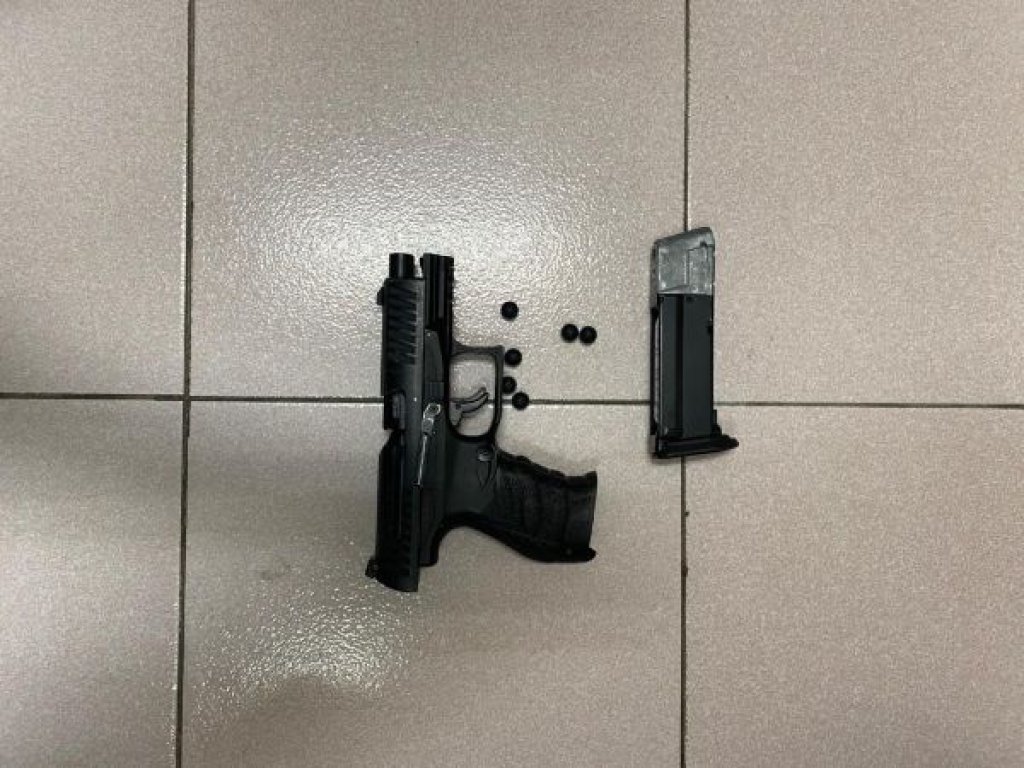 鼓山警查緝疑持槍械情資 意外查獲大量毒品及通緝犯