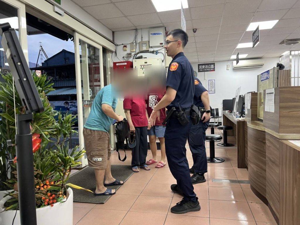 中壢八旬老婦迷途徒步兩小時 蘆竹警靠「冠夫姓」靈機一問助團圓