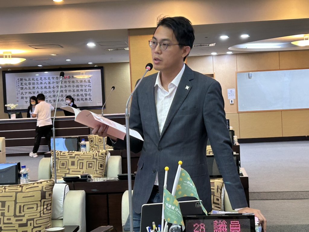 市議員李宗霖指「媽媽很崩潰！為什麼台南沒有好孕專車？」