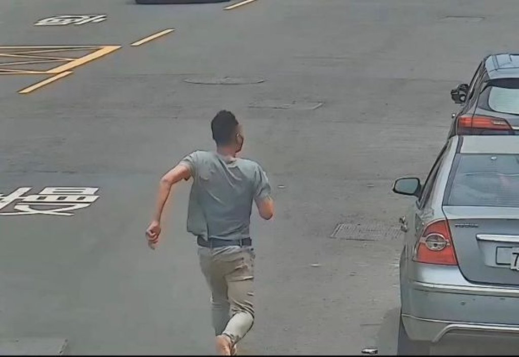 烈日赤腳落跑超狼狽　鳳警機警追緝一舉查獲通緝犯與毒品
