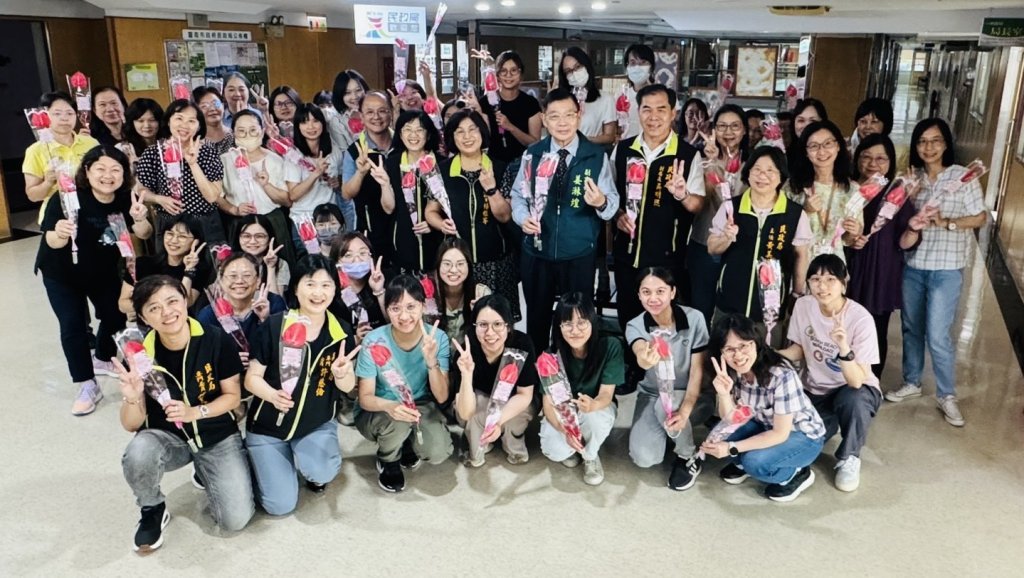 溫馨火鶴傳情 副市長姜淋煌感謝溫柔女力