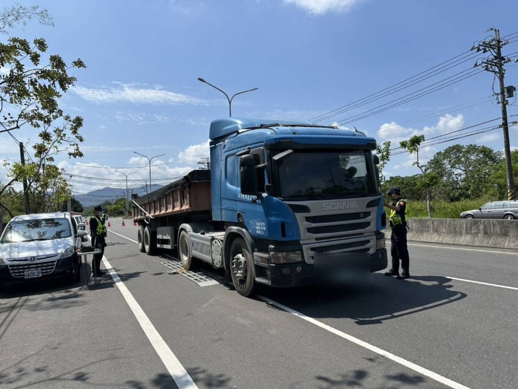 玉井分局加強取締大型車違規　維護山區道路交通安全