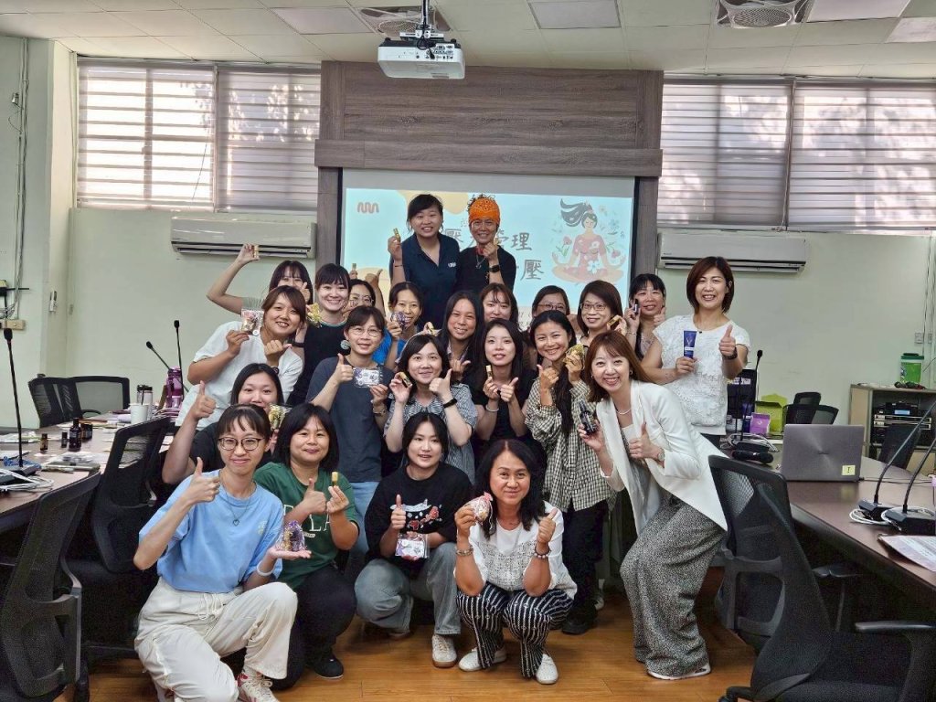 體育局母親節前夕關懷同仁身心 紓壓活動結合贈花祝福溫暖力量