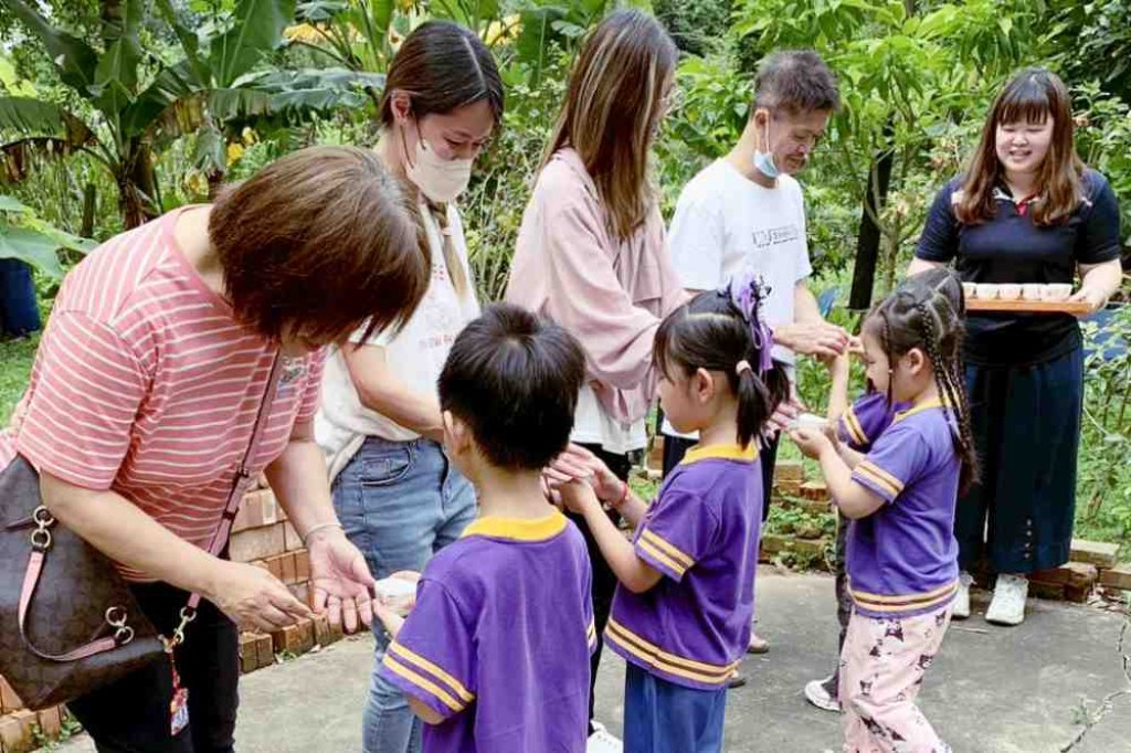 親子捏陶x茶席體驗x奉茶感恩　新竹縣芎林鄉立幼兒園母親節「磚情傳愛」親子捏陶活動傳遞感恩及祝福