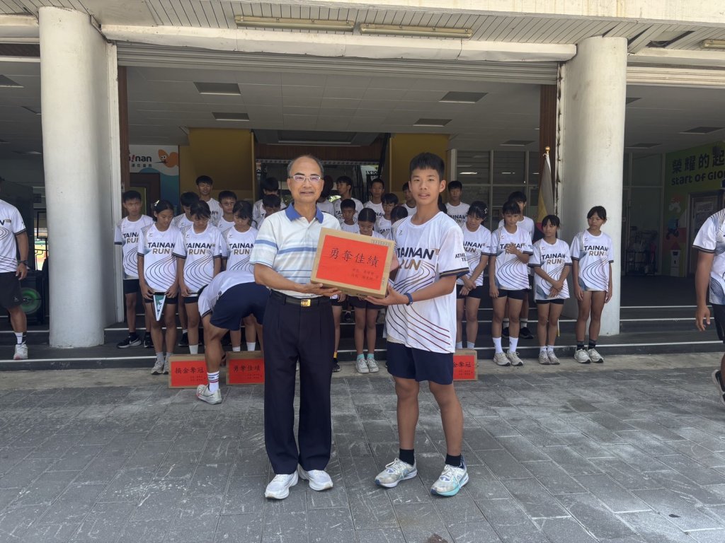 115年全國小學田徑錦標賽將登場  臺南代表隊授旗誓師迎戰全國