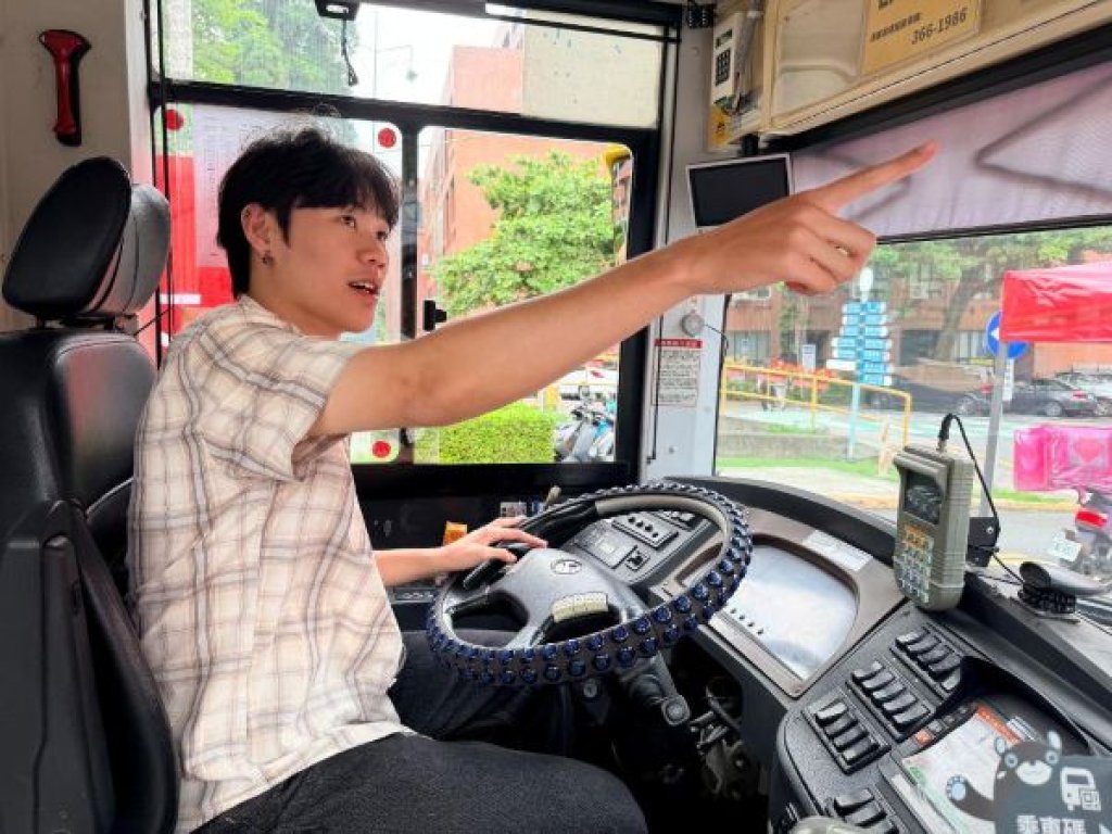 「換位思考」直擊大型車駕駛視角　中山大學打造沉浸式交通安全教育