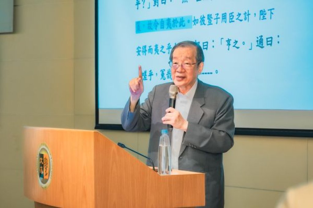 前教育部長黃榮村赴文藻開講 勉勵學子毋忘初衷
