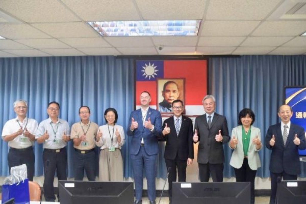 高雄關查緝輸美違規轉運成效亮眼，關務署表揚績優關員