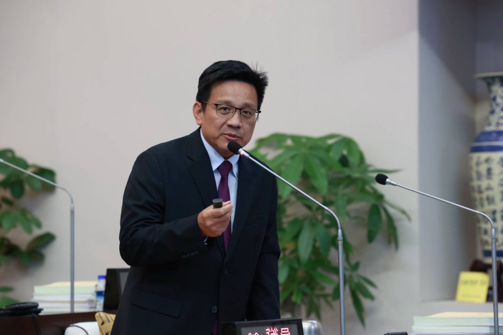 市議員黄肇輝要求市府需與農水署協調水利溝權屬問題
