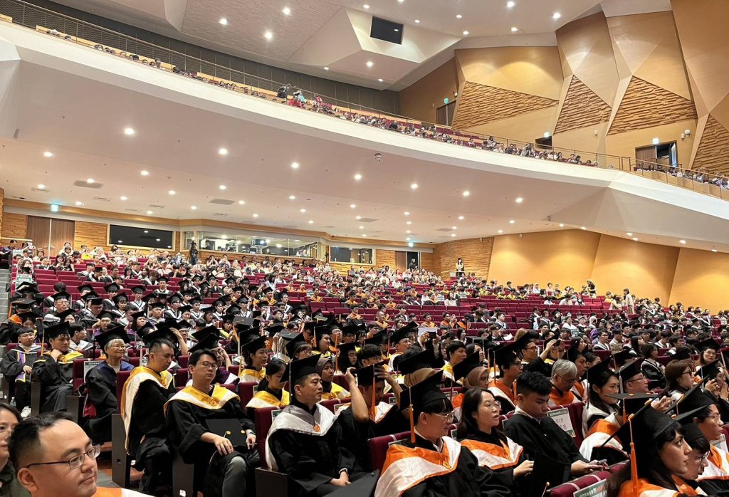 王明鉅出席中央大學114學年度畢業典禮　祝福畢業生勇敢逐夢開創未來