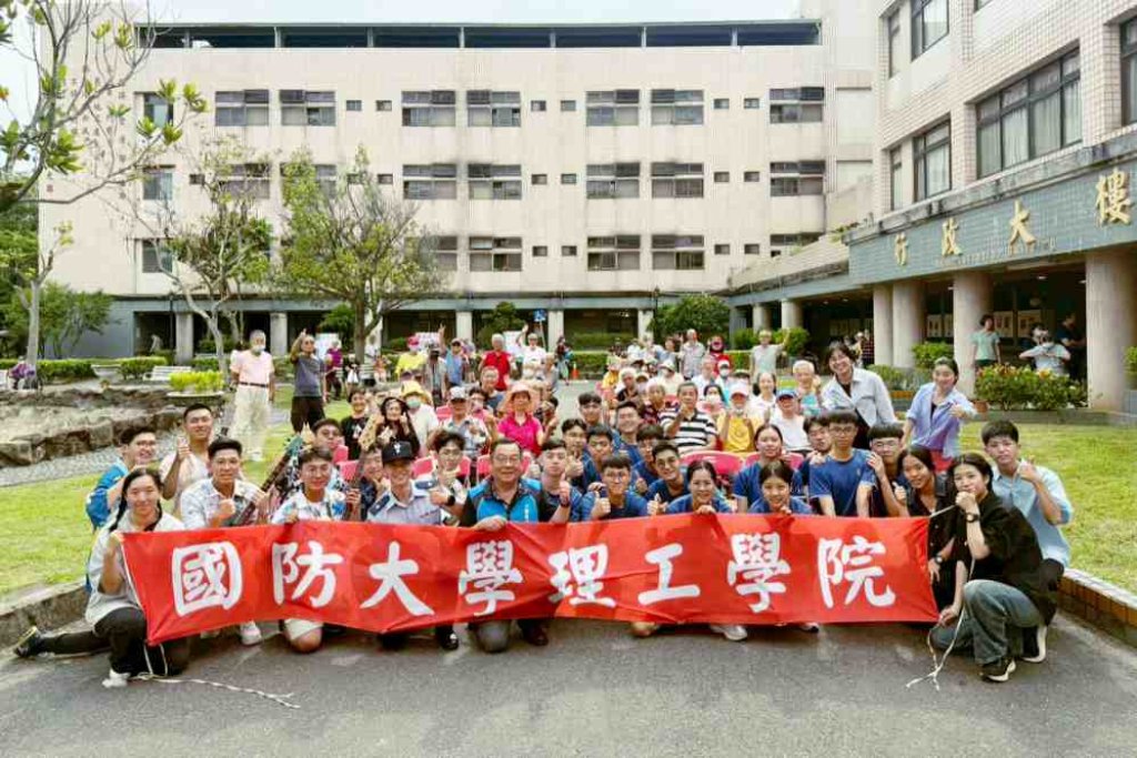 八德榮家「世代共釀」品味世界酒文化日登場　攜手國防理工學院青年促進青銀交流共好多元文化魅力