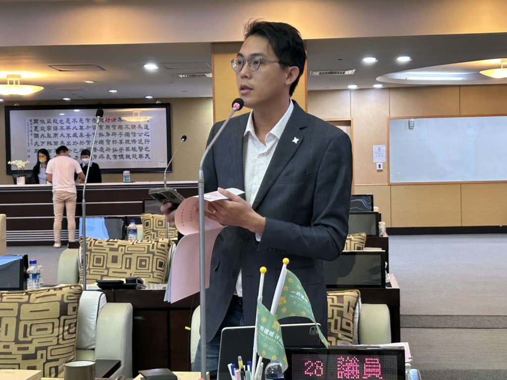 議員李宗霖質詢「毒駕不僅是交通問題，更是國安危機」李宗霖和黃偉哲齊轟砍預算立委！