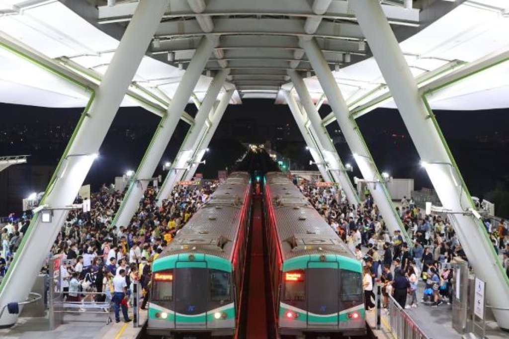 2026高雄世運熱力開唱 高雄捷運加密班距並強化信用卡感應搭乘宣導提升國際旅客服務