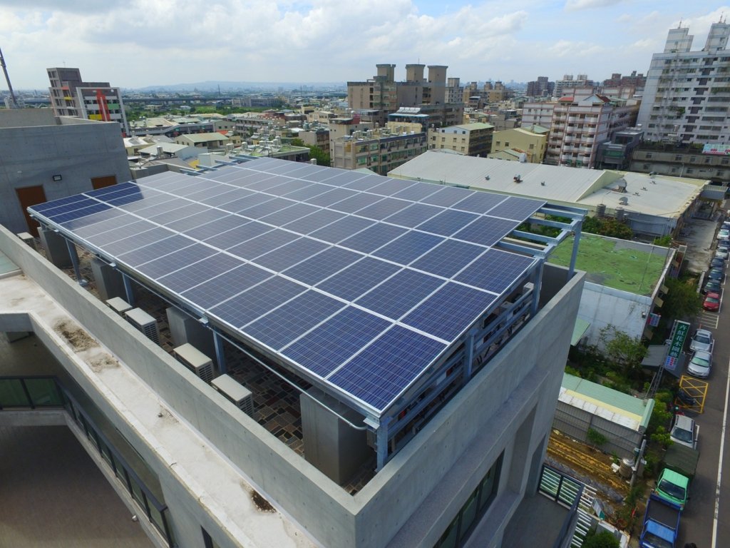 臺南市政府與臺南市建築師公會合辦家戶屋頂設置光電說明會