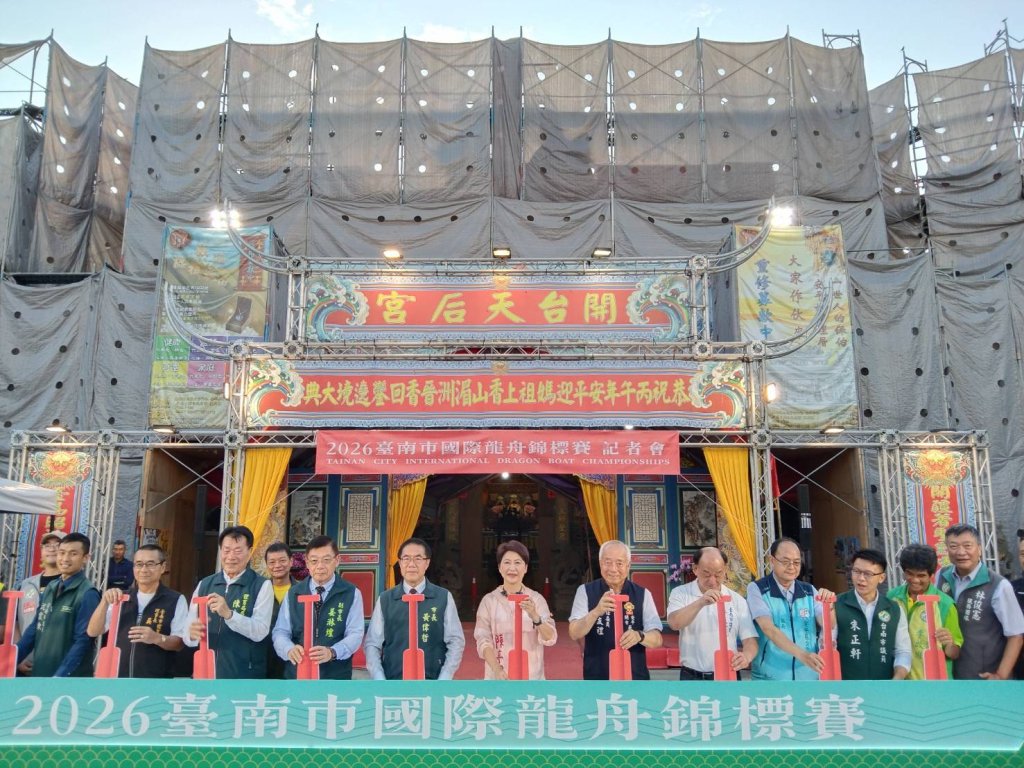 安平開台天后宮廟埕龍舟點燈 華麗登場