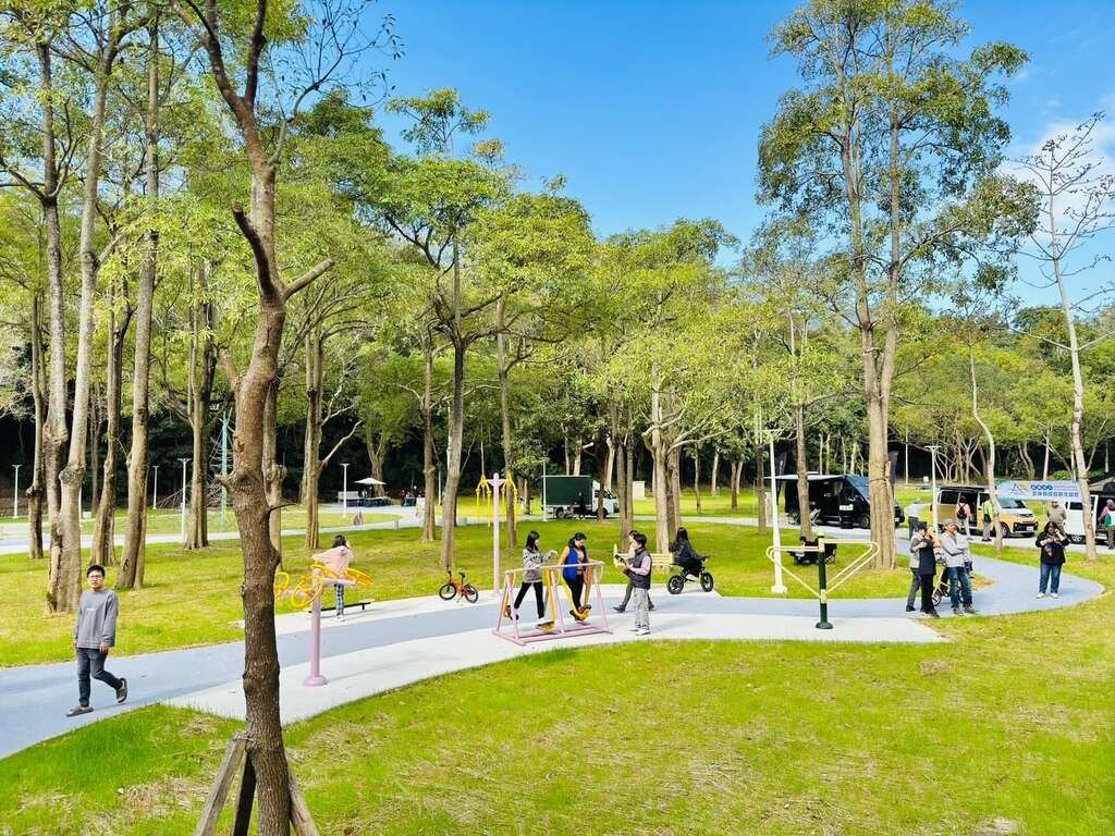 搭乘台灣好行遊虎頭埤，來趟露營、老街與山林秘境之旅