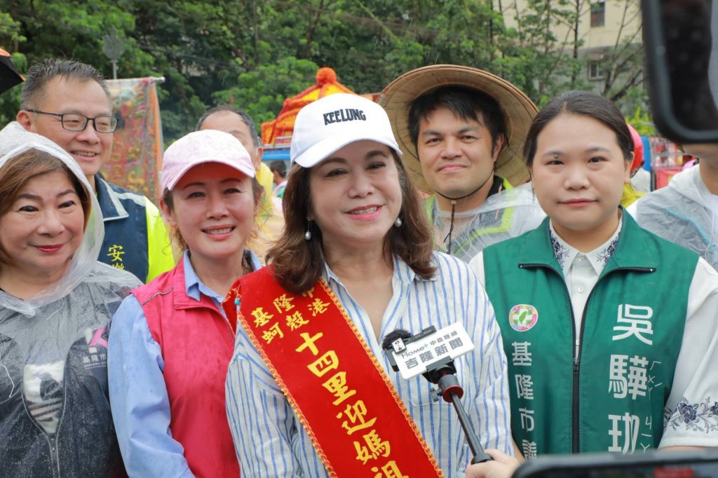 蚵殼港14里迎媽祖遶境盛大登場　邱佩琳與民眾同行祈福 傳承地方信仰文化