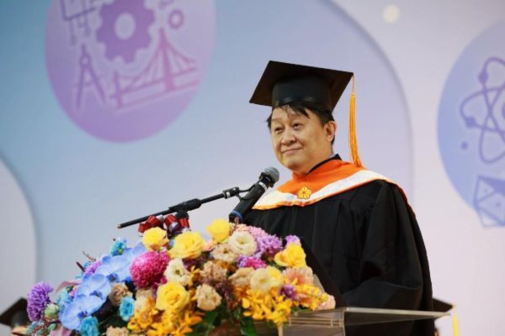 高雄大學第23屆畢業典禮　校長陳啓仁勉畢業生擁抱改變、承擔責任並創造影響力