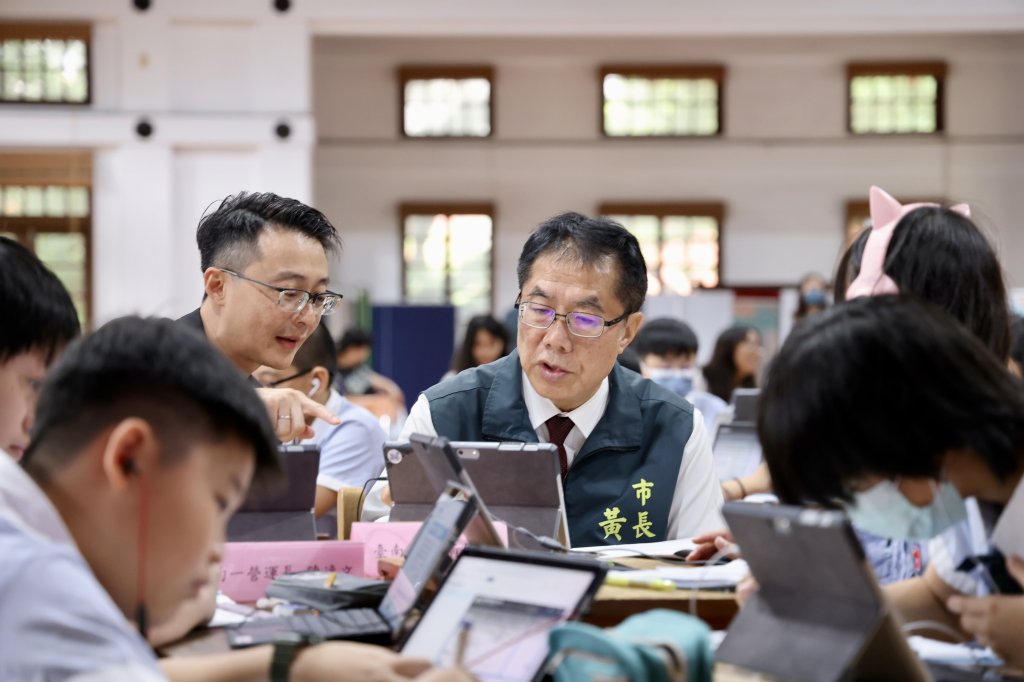 台南攜手均一平台推動AI教科書 黃偉哲：讓每個孩子找到最適合的學習節奏