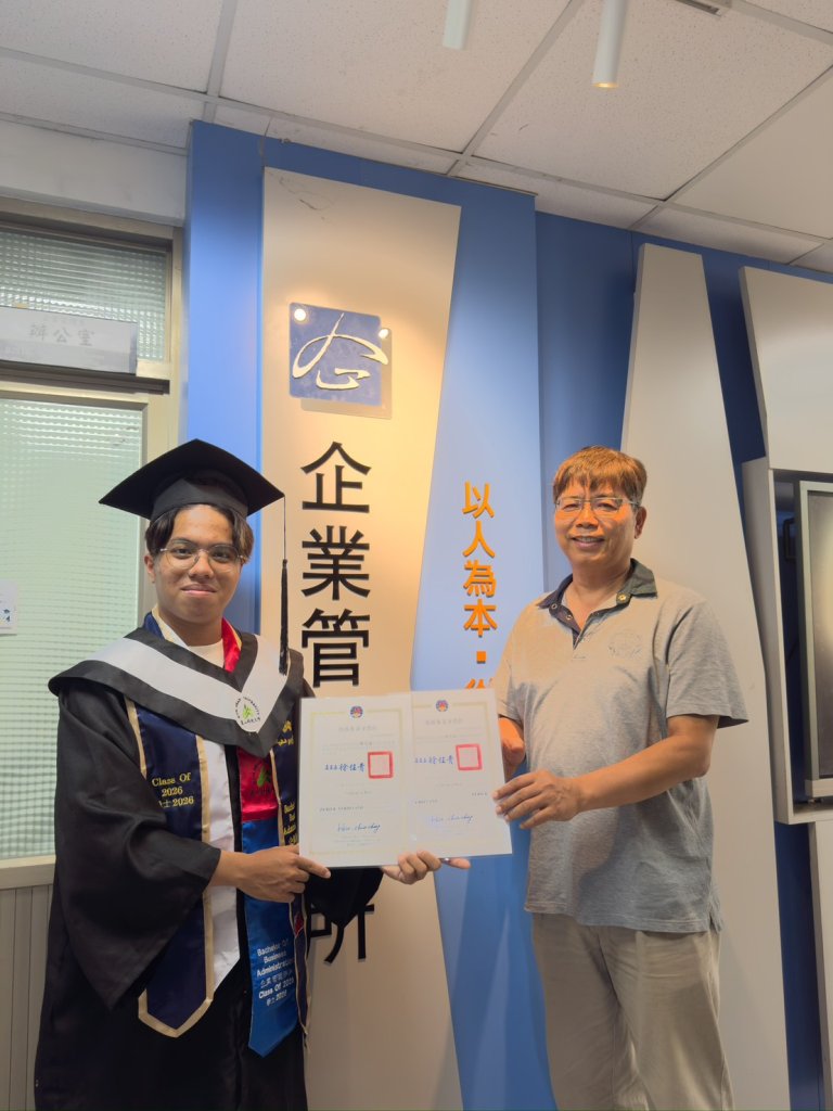 崑大企管系周忠誠精通三語開創國際職涯 再獲僑生獎學金肯定