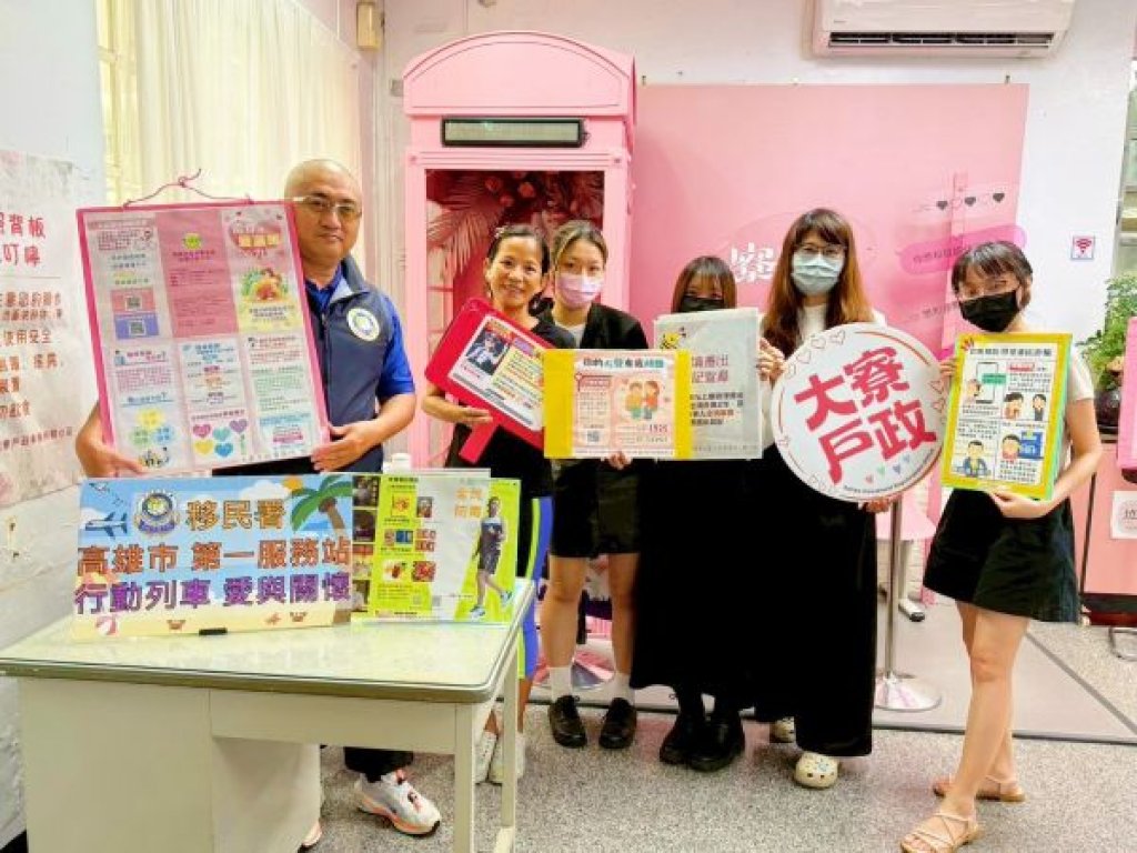 愛！風雨無阻 移民署「行動列車」開進大寮，宅配服務超暖心